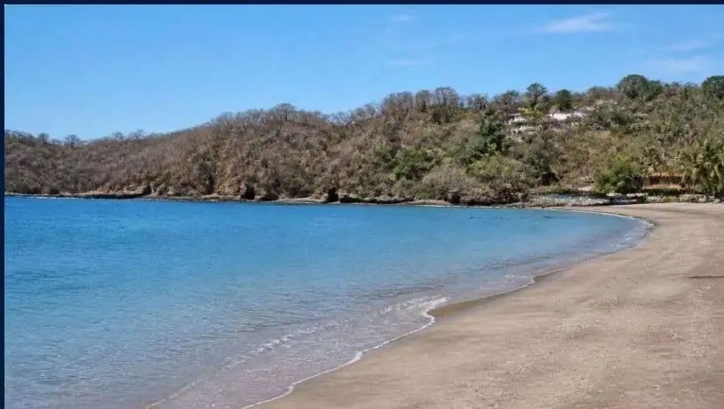 Playa Las Gatas con aguas tranquilas